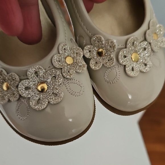 Rachel Shoes Cream Dress Shoes with Floral Accents - Picture 3 of 5